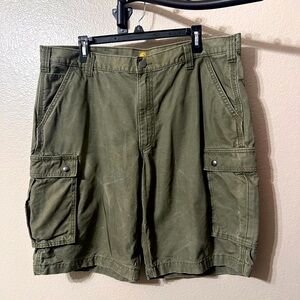 Men’s Carhartt Men’s relaxed fit Cargo short sz Sz 40x11. Pre-loved condition.
